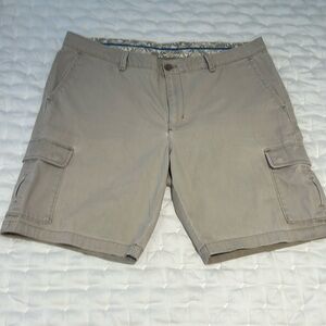 Tommy Bahamas cargo shorts 
Size 40